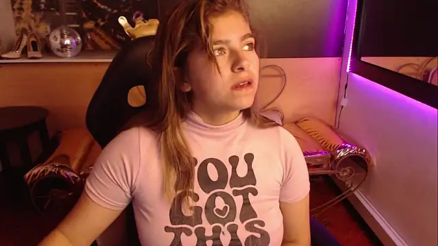 Kitten Cam online show from September 2025 02:59:01 AM