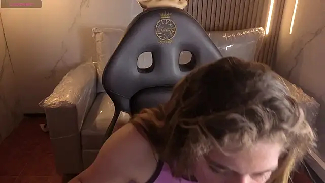 Kitten Cam online show from December 2025 01:54:02 AM