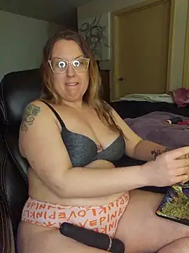 TattedMamaXOXO online show from February 2025 03:35:01 PM