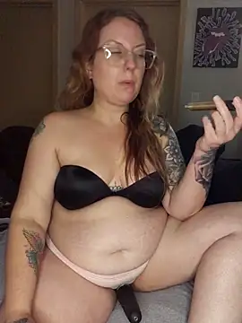 TattedMamaXOXO online show from September 2025 03:22:01 PM