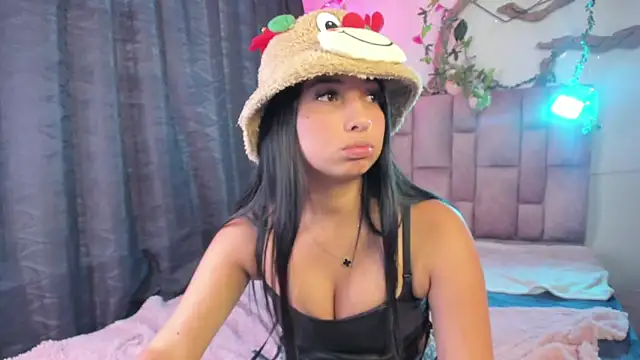 sofia  james online show from December 2025 09:21:02 PM