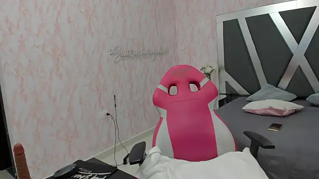 Snapshot of LIA_SWAN_ chatting on February 2025 04:17:02 AM LIA SWAN online show from February 2025 04:17:02 AM