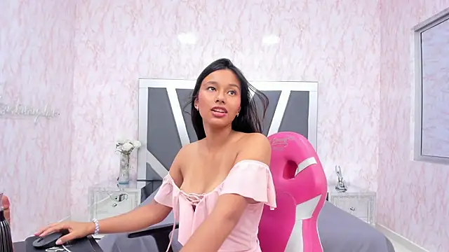 Snapshot of LIA_SWAN_ chatting on February 2025 07:15:02 AM LIA SWAN online show from February 2025 07:15:02 AM