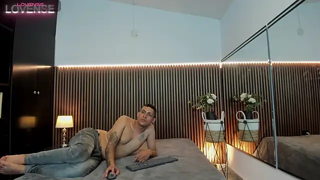 alicia chris online show from February 2025 03:52:01 AM