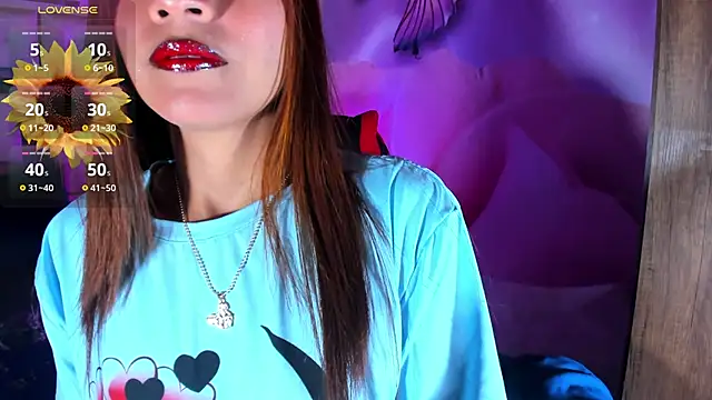 Snapshot of emili_clark chatting on November 2025 04:12:01 AM emili clark online show from November 2025 04:12:01 AM