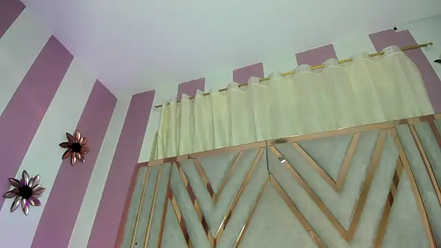 Snapshot of emili_clark chatting on November 2025 04:32:02 PM emili clark online show from November 2025 04:32:02 PM