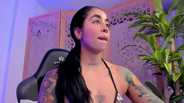 sophierooy22 online show from January 2025 04:11:01 PM