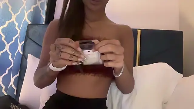 Snapshot of AngelFaye chatting on February 2025 11:28:02 PM AngelFaye online show from February 2025 11:28:02 PM