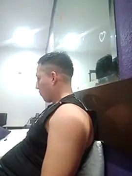 Snapshot of LuisMex1998 chatting on November 2025 09:11:01 AM LuisMex1998 online show from November 2025 09:11:01 AM