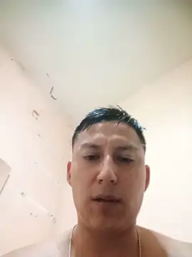 Snapshot of LuisMex1998 chatting on May 2026 07:35:01 AM LuisMex1998 online show from May 2026 07:35:01 AM