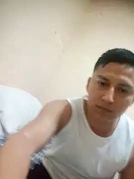 Snapshot of LuisMex1998 chatting on May 2026 02:31:01 AM LuisMex1998 online show from May 2026 02:31:01 AM