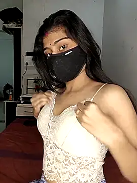 Snapshot of Love-N chatting on November 2025 05:29:02 PM Love-N online show from November 2025 05:29:02 PM