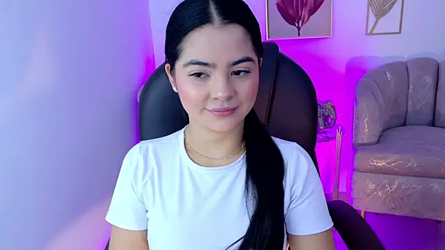 Layla Breezee online show from April 2026 11:30:02 AM
