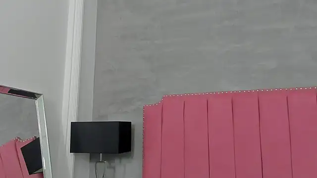 Alaia Colins online show from December 2025 06:54:02 AM