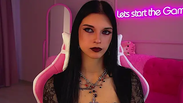 Snapshot of BeverlyMost chatting on September 2025 06:35:02 AM BeverlyMost online show from September 2025 06:35:02 AM