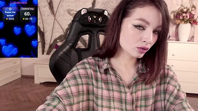 BritneyBarker online show from November 2025 09:58:01 PM