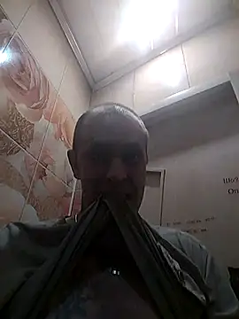 Snapshot of MaxDevilWhite chatting on October 2025 10:40:02 AM MaxDevilWhite online show from October 2025 10:40:02 AM