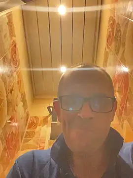 Snapshot of MaxDevilWhite chatting on February 2026 08:43:01 PM MaxDevilWhite online show from February 2026 08:43:01 PM