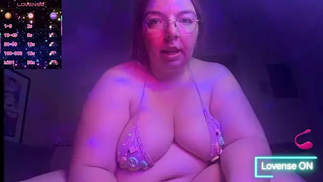 Snapshot of curvycate127 chatting on August 2026 06:27:01 AM curvycate127 online show from August 2026 06:27:01 AM