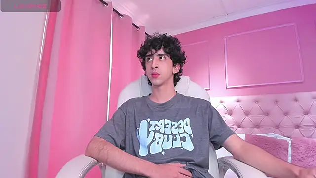 Snapshot of Alezzandro_ chatting on January 2025 05:21:02 PM Alezzandro online show from January 2025 05:21:02 PM