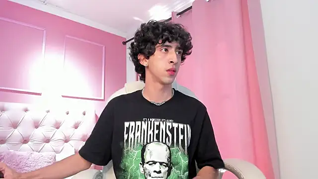 Snapshot of Alezzandro_ chatting on January 2025 06:02:01 PM Alezzandro online show from January 2025 06:02:01 PM