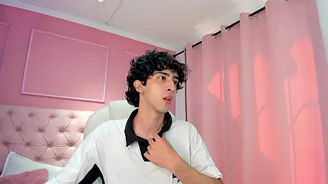 Snapshot of Alezzandro_ chatting on January 2025 02:41:01 PM Alezzandro online show from January 2025 02:41:01 PM