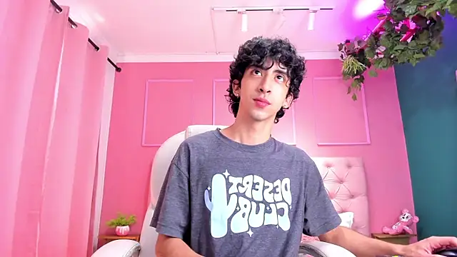 Snapshot of Alezzandro_ chatting on January 2025 02:42:02 PM Alezzandro online show from January 2025 02:42:02 PM