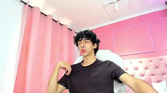 Snapshot of Alezzandro_ chatting on January 2025 02:36:01 PM Alezzandro online show from January 2025 02:36:01 PM