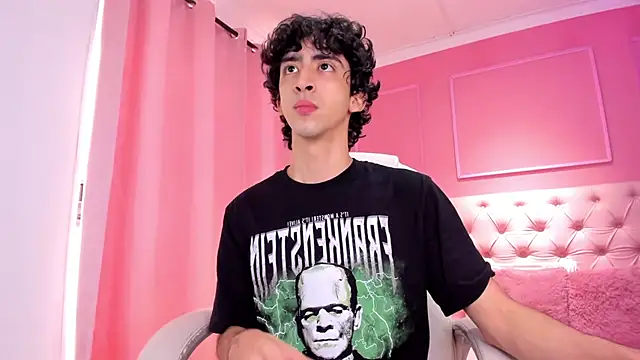 Snapshot of Alezzandro_ chatting on February 2025 02:45:01 PM Alezzandro online show from February 2025 02:45:01 PM