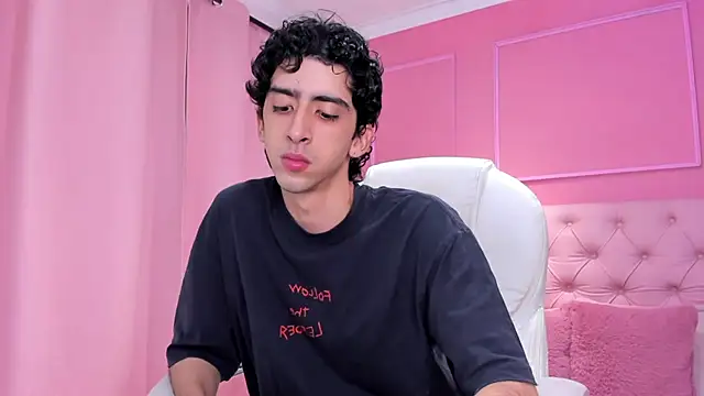 Snapshot of Alezzandro_ chatting on February 2025 02:13:01 PM Alezzandro online show from February 2025 02:13:01 PM