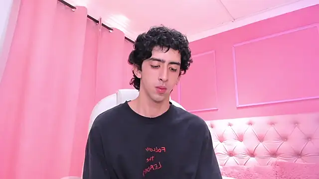 Snapshot of Alezzandro_ chatting on February 2025 05:14:01 PM Alezzandro online show from February 2025 05:14:01 PM