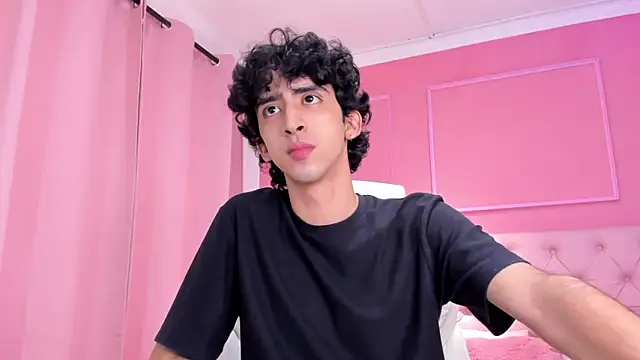 Snapshot of Alezzandro_ chatting on February 2025 02:32:02 PM Alezzandro online show from February 2025 02:32:02 PM