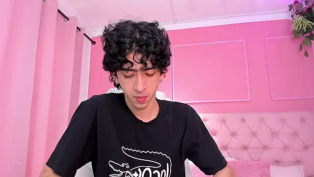 Snapshot of Alezzandro_ chatting on February 2025 01:54:02 PM Alezzandro online show from February 2025 01:54:02 PM