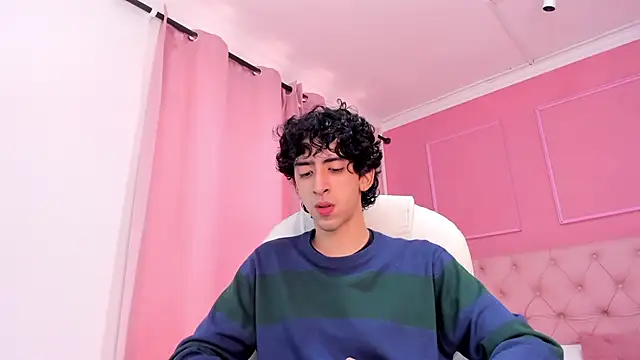 Snapshot of Alezzandro_ chatting on February 2025 02:26:01 PM Alezzandro online show from February 2025 02:26:01 PM