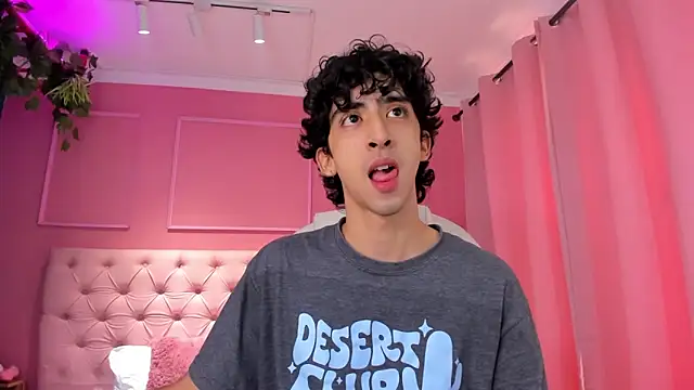 Snapshot of Alezzandro_ chatting on February 2025 02:49:01 PM Alezzandro online show from February 2025 02:49:01 PM