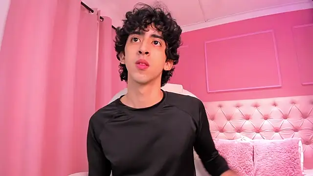 Snapshot of Alezzandro_ chatting on February 2025 02:05:02 PM Alezzandro online show from February 2025 02:05:02 PM