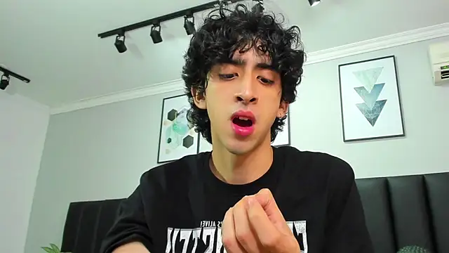 Snapshot of Alezzandro_ chatting on February 2025 02:35:02 PM Alezzandro online show from February 2025 02:35:02 PM