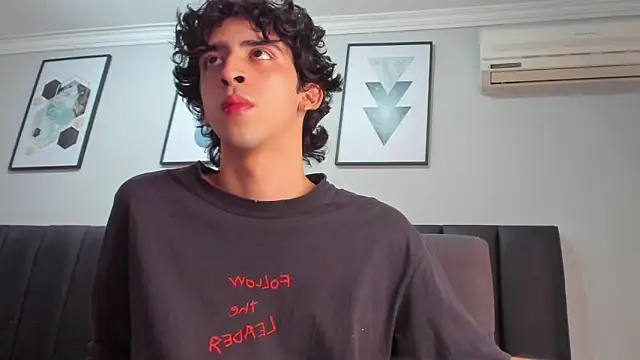 Snapshot of Alezzandro_ chatting on February 2025 05:58:02 PM Alezzandro online show from February 2025 05:58:02 PM