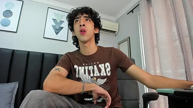 Snapshot of Alezzandro_ chatting on February 2025 02:38:02 PM Alezzandro online show from February 2025 02:38:02 PM