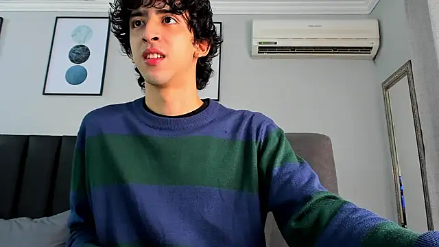 Snapshot of Alezzandro_ chatting on February 2025 02:27:02 PM Alezzandro online show from February 2025 02:27:02 PM