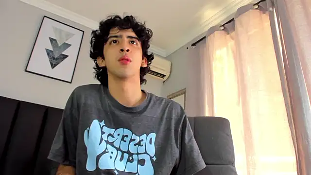 Snapshot of Alezzandro_ chatting on February 2025 02:09:02 PM Alezzandro online show from February 2025 02:09:02 PM