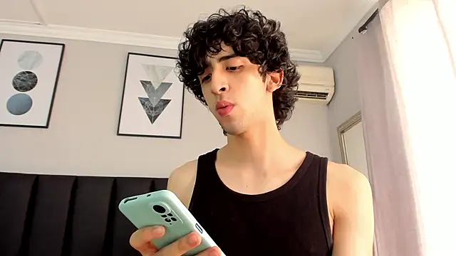 Snapshot of Alezzandro_ chatting on March 2025 02:37:02 PM Alezzandro online show from March 2025 02:37:02 PM