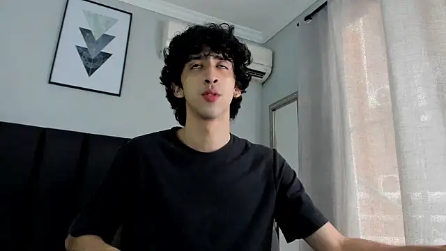 Snapshot of Alezzandro_ chatting on March 2025 02:21:02 PM Alezzandro online show from March 2025 02:21:02 PM