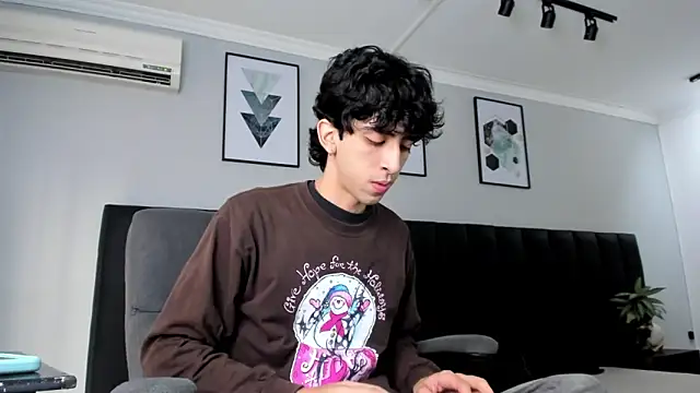 Snapshot of Alezzandro_ chatting on March 2025 01:47:01 PM Alezzandro online show from March 2025 01:47:01 PM