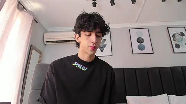 Snapshot of Alezzandro_ chatting on March 2025 02:05:02 PM Alezzandro online show from March 2025 02:05:02 PM