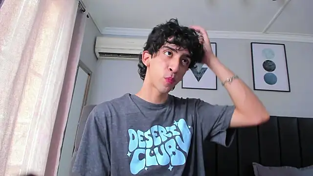 Snapshot of Alezzandro_ chatting on March 2025 01:40:01 PM Alezzandro online show from March 2025 01:40:01 PM