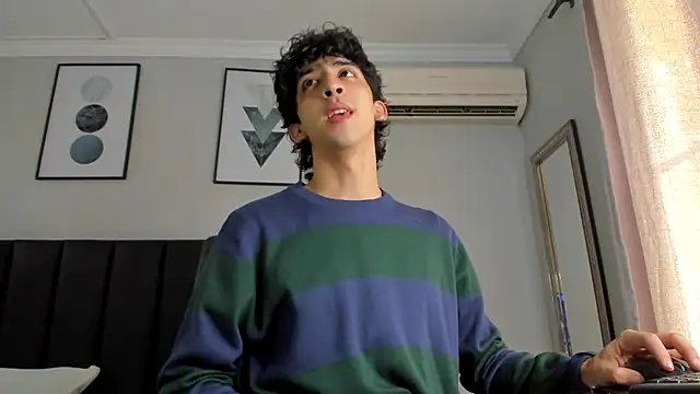 Snapshot of Alezzandro_ chatting on March 2025 01:15:01 PM Alezzandro online show from March 2025 01:15:01 PM