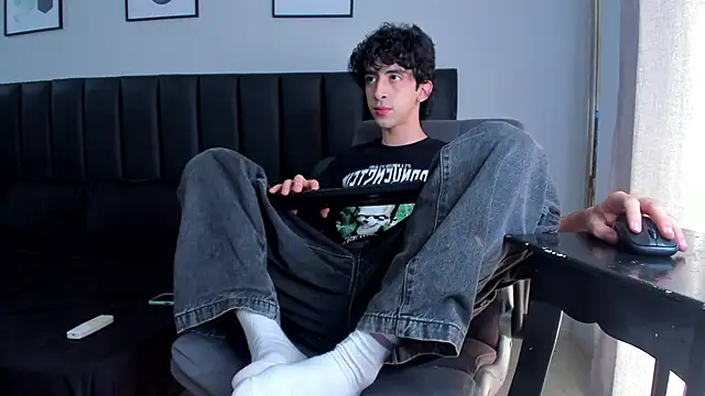 Snapshot of Alezzandro_ chatting on March 2025 02:36:01 PM Alezzandro online show from March 2025 02:36:01 PM