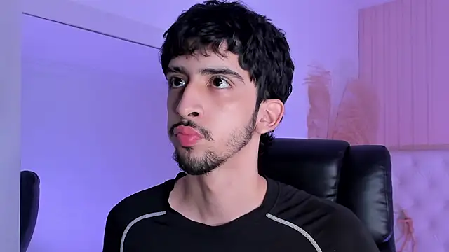 Snapshot of Alezzandro_ chatting on September 2025 08:31:01 PM Alezzandro online show from September 2025 08:31:01 PM