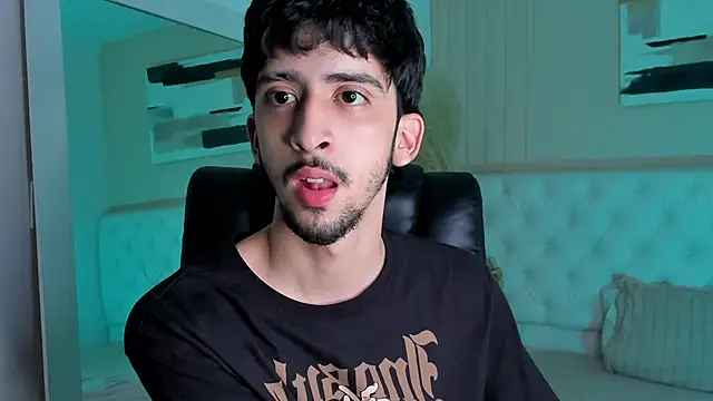 Snapshot of Alezzandro_ chatting on September 2025 08:43:01 PM Alezzandro online show from September 2025 08:43:01 PM